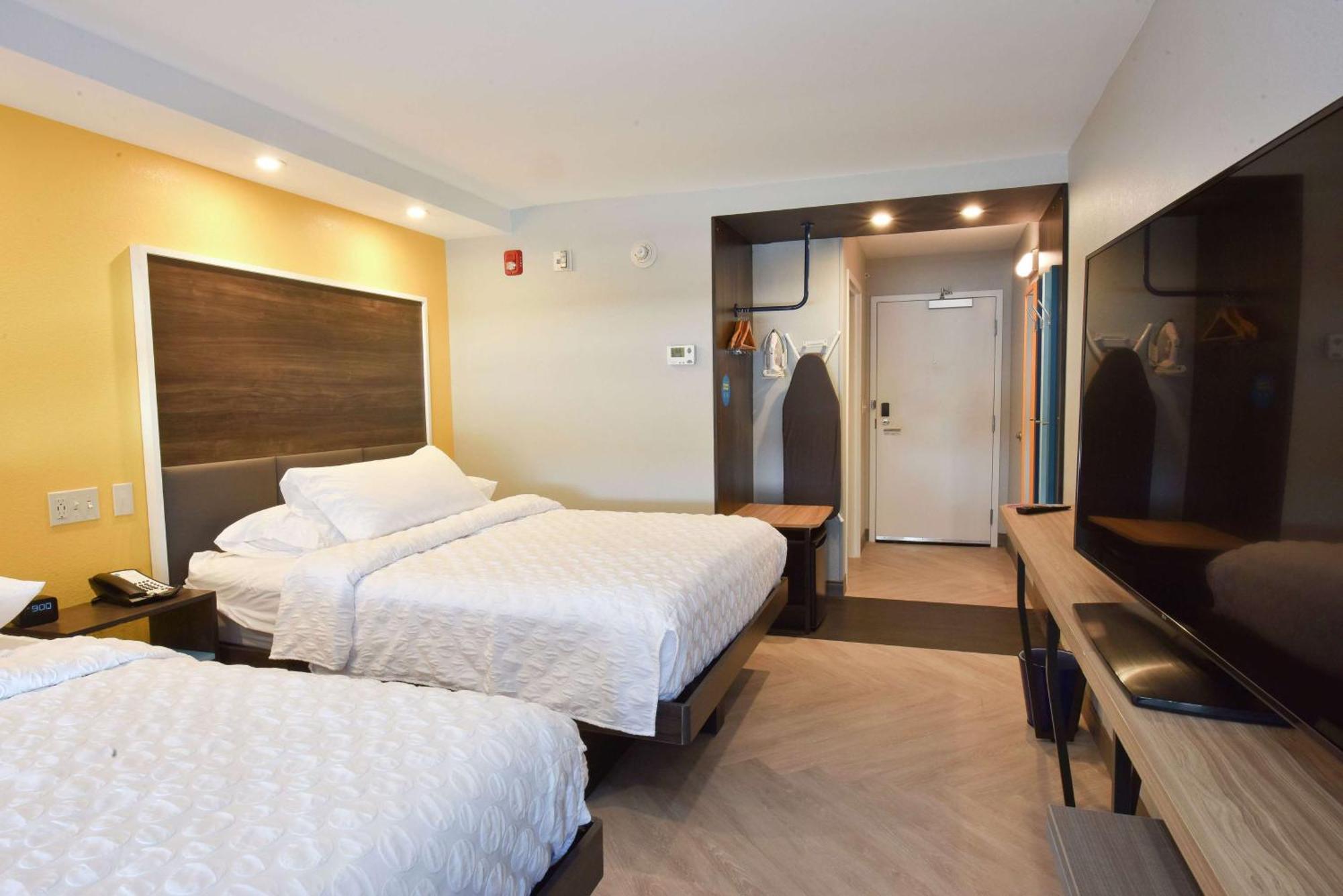 Tru By Hilton Lawrence Hotel Exterior photo